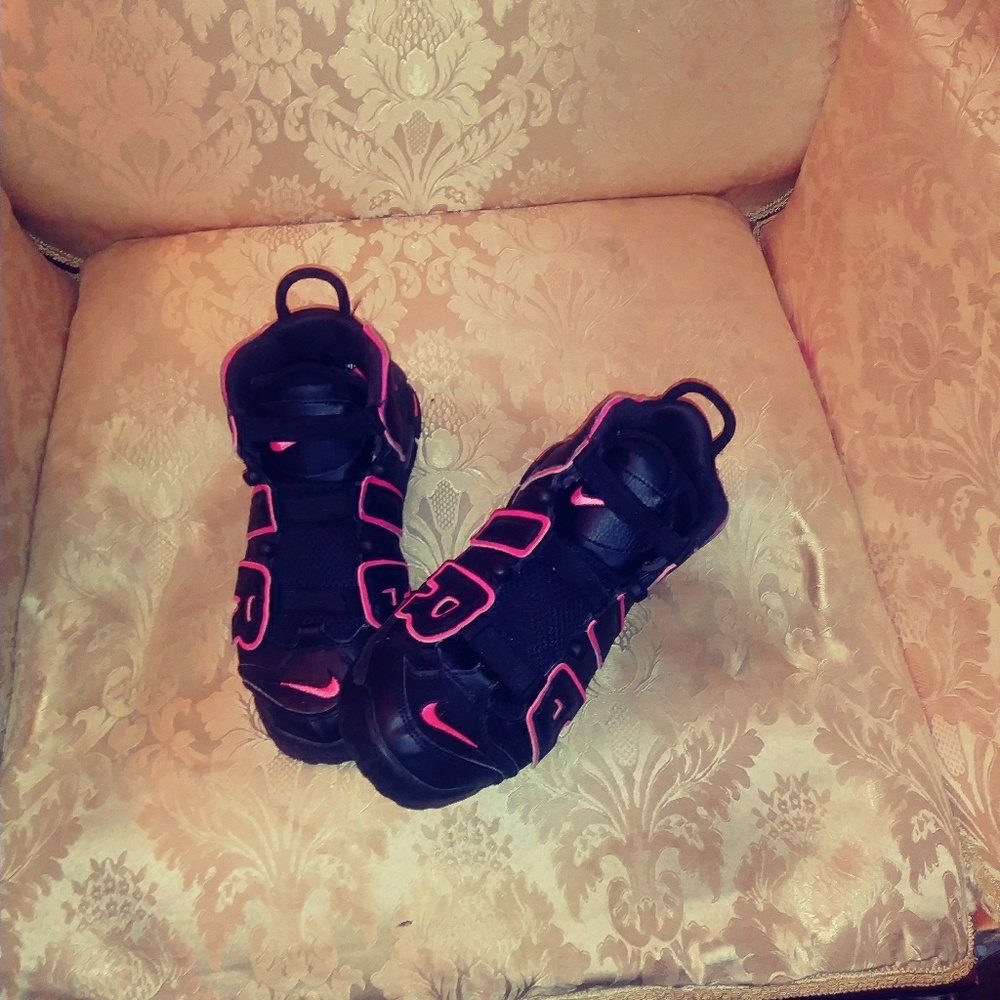 Price firm Nike uptempo sneakers